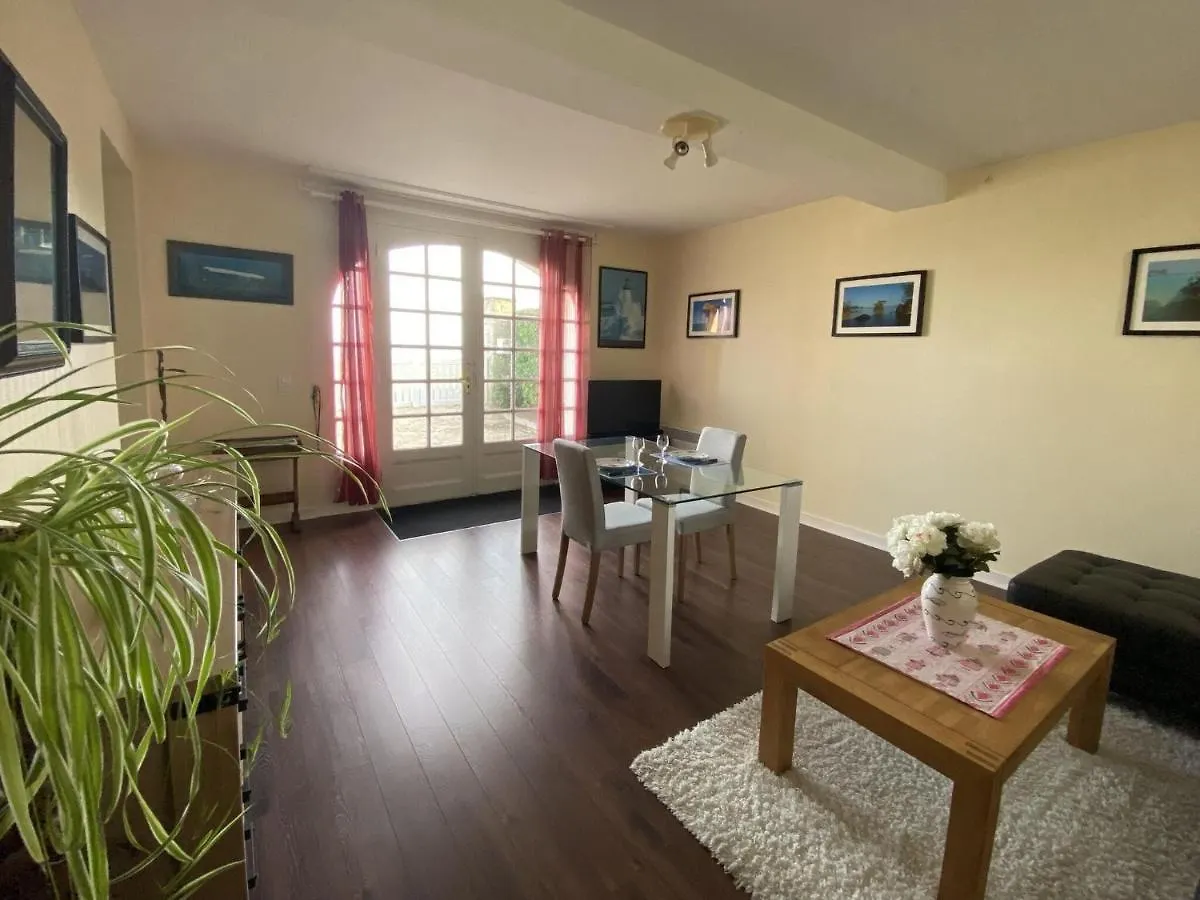 Charming Apartment Facing The Sea, In Lodonnec, Loctudy